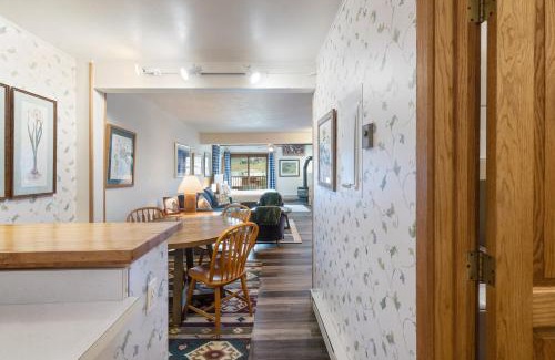 Crested Butte Apartment | Ski-in Ski-out Studio Private Balcony & Fireplace condo