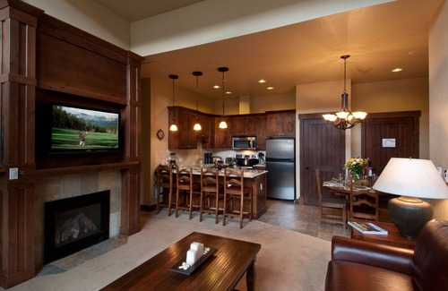Breckenridge Apartment | Ski in Style in December