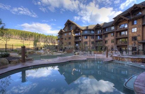 Breckenridge Apartment | Ski in Style in December