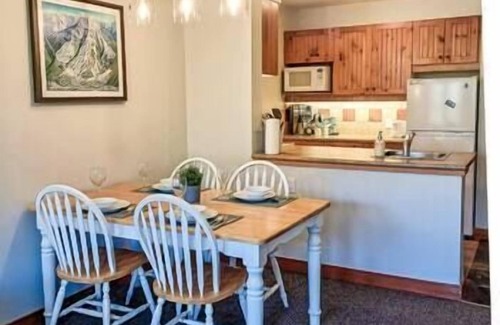 East Kootenay Apartment | Ski or bike in/out - Pool - Hot Tub - Great Views