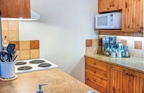 East Kootenay Apartment | Ski or bike in/out - Pool - Hot Tub - Great Views