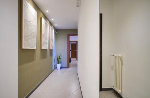 Municipio 5 Apartment | Sky Gate - Red Suite by the Airport