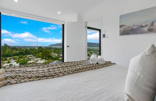 Bayview Heights Apartment | Sky High- Ultimate views 10mins from Cairns CBD