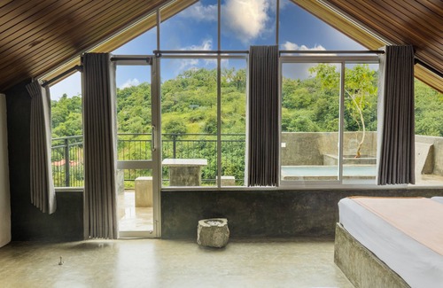Pathahewaheta Bed & Breakfast | SKY PAVILION by Kandy Victoria Eco Resortn"Room with a Outdoor Private Bathtub"