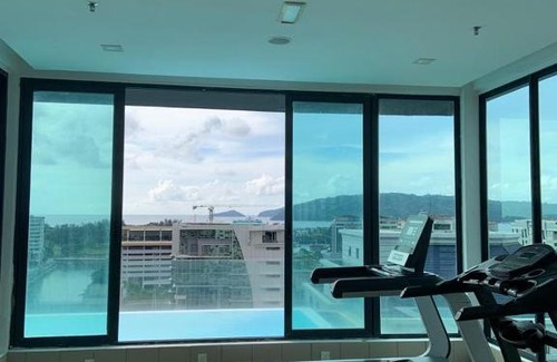 Downtown Kota Kinabalu Hotel | Sky Suite Top floor with Rooftop Pool & Gym