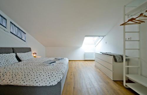 Como Apartment | Sky View Apartment