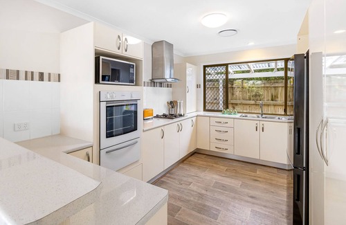 Warana House | SKYE - Beachside Bliss with Private Pool