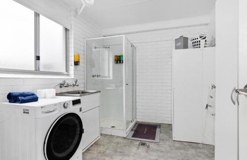 Malua Bay House | Skyes Beach House-Views, Spas, Sauna, Arcade Games