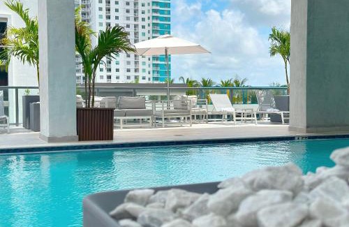 Brickell Hotel | Skyline - Rooftop Pools, Spa, Walk to Downtown & Brickell