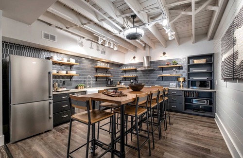 Downtown Nashville Apartment | Skyline Suite Penthouse Rooftop 6BR by Maddox Hotel