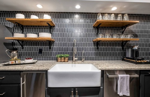 Downtown Nashville Apartment | Skyline Suite Penthouse Rooftop 6BR by Maddox Hotel