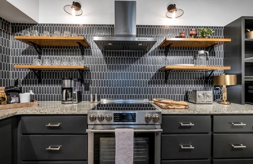Downtown Nashville Apartment | Skyline Suite Penthouse Rooftop 6BR by Maddox Hotel