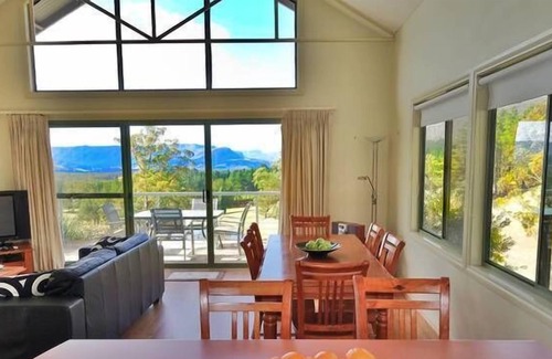 Kangaroo Valley House | SkyView Villa - Sensational Views & Blissful Comfort, Relax or Explore
