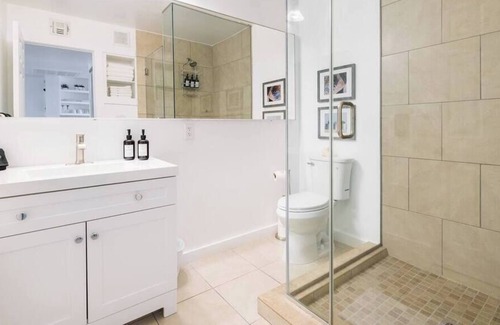Arts District Apartment | Sleek Oasis in Vibrant Old Town Scottsdale