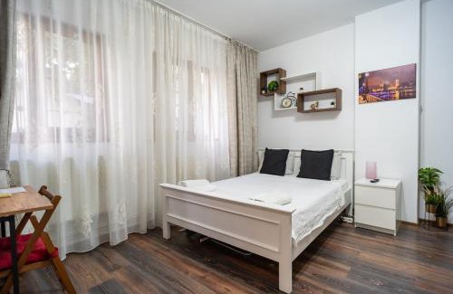 Bucharest City-Centre Apartment | Sleek Studio in the Heart of Bucharest