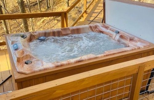 Guild Cabin | sleepin bear · NO SUNDAY CHECK INS TREEHOUSE CABIN , hot tub,