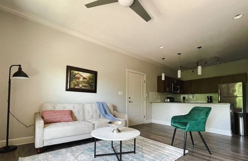 Ferndale House | Sleepover: Dazzling 1BD/1BA + Gym - Little Rock