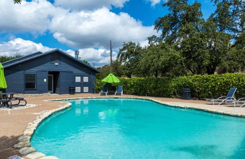 Windsor Park Apartment | Sleepover : Delightful 1BD/1BA + Gym - Austin TX