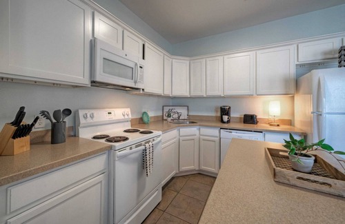 Port Aransas Cottage | Sleeps 12 w/Pool + Short Walk to Beach Costa Bahia Dual Retreat