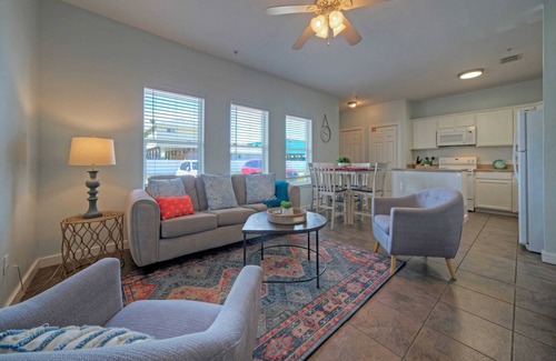 Port Aransas Cottage | Sleeps 12 w/Pool + Short Walk to Beach Costa Bahia Dual Retreat