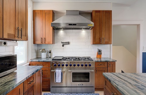 Brewers Hill House | Sleeps 16 4 bedroom 4 bath 1.5 mi to Fiserv Hot Tub Arcade Theater Chefs Kitchen