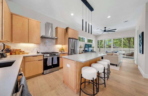 Riverside House | Sleeps 18 | MUST SEE! Pool & Chef’s Kitchen | Fun!