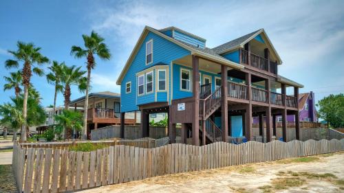 Leeward Sands House | Sleeps 22 2 Homes w Private Pool Game Room Nature Views 7 BDR AvantStay