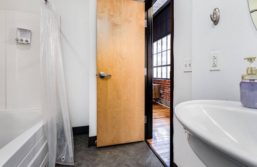 Downtown St. Louis Apartment | Sleeps 3, Stunning 1BR by Cozysuites