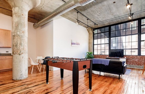 Downtown St. Louis Apartment | Sleeps 3, Stunning 1BR by Cozysuites