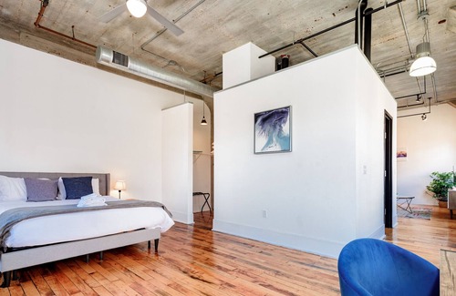 Downtown St. Louis Apartment | Sleeps 3, Stunning 1BR by Cozysuites