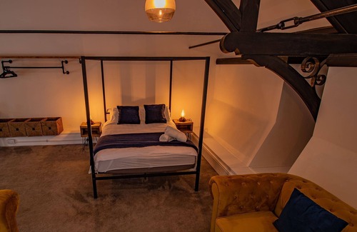 Hull Old Town Cottage | Sleeps 6 guests in 3 bedrooms