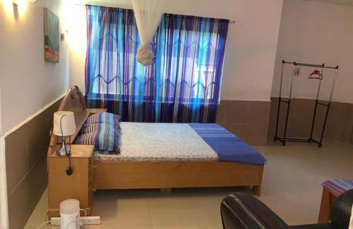 Kumasi Apartment | Sleeps8- Private Secure Parking- Garden- AirCon