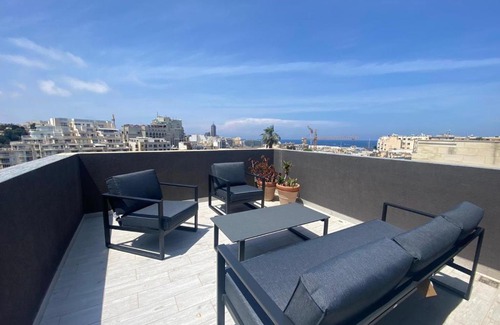 Il-Balluta Apartment | Sliema Distant Seaview Penthouse