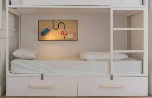 Griffon - Royale Hostel | SLO Hostel Lyon les Pentes