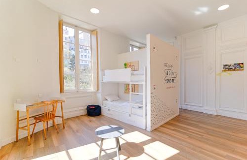 Griffon - Royale Hostel | SLO Hostel Lyon les Pentes