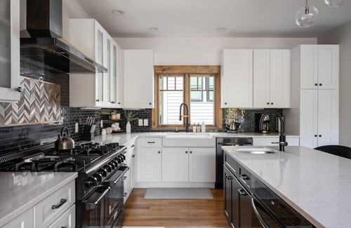 Old Town House | Slopeside Custom Chalet I 2 Hot Tubs I Fire Tables I Views I Best Price I Discounted Attractions