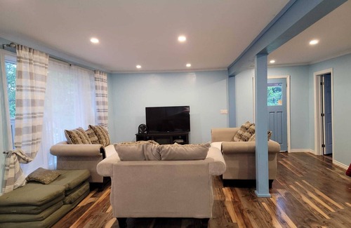 Erinsville Cottage | Small Lake front cottage located at Beaver Lake