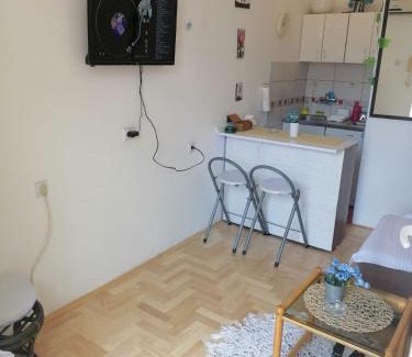 Stari Grad Apartment | Small low cost studio