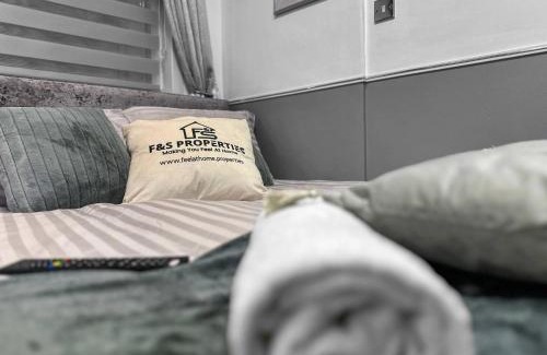 Maerdy Apartment | Small Studio Suite W Vip Lounge Access-maerdy
