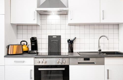 Frohnhausen Apartment | Smart Home - Essen - Perfect for 5 Guests! Central - Balcony - Netflix - Free Parking Zone