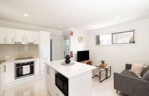 Rocklea Apartment | Smart Suites Self Check-in Apartments - 31A Freney