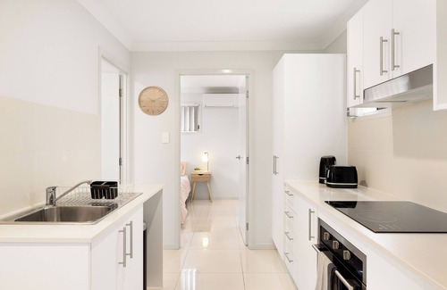 Rocklea Apartment | Smart Suites Self Check-in Apartments - 31A Freney