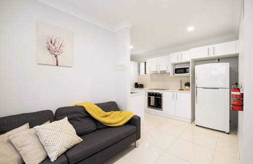 Rocklea Apartment | Smart Suites Self Check-in Apartments - 31A Freney
