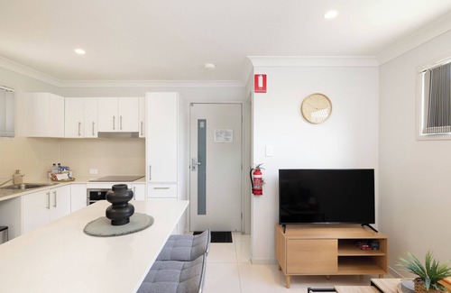 Rocklea Apartment | Smart Suites Self Check-in Apartments - 39A Freney