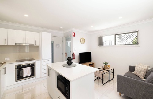 Rocklea Apartment | Smart Suites Self Check-in Apartments - 39A Freney