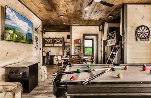 Sevierville House | Smith Creek Resort Rooftop Cabins