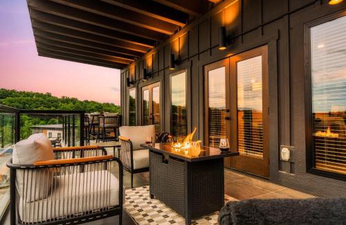 Sevierville House | Smith Creek Resort Rooftop Cabins