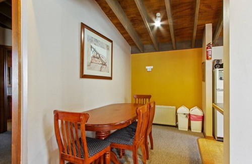 Dinner Plain Ski Chalet | Smoko - Dinner Plain