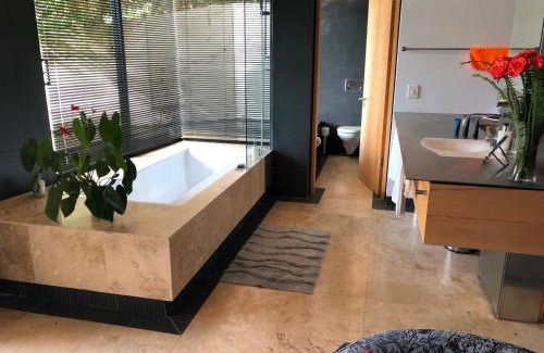 Scott Estate House | Snooze in Hout Bay Self-Catering