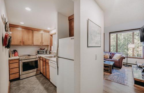 Glacier Apartment | Snowater Condo 55 - Wood Stove - Wi-Fi - W-D